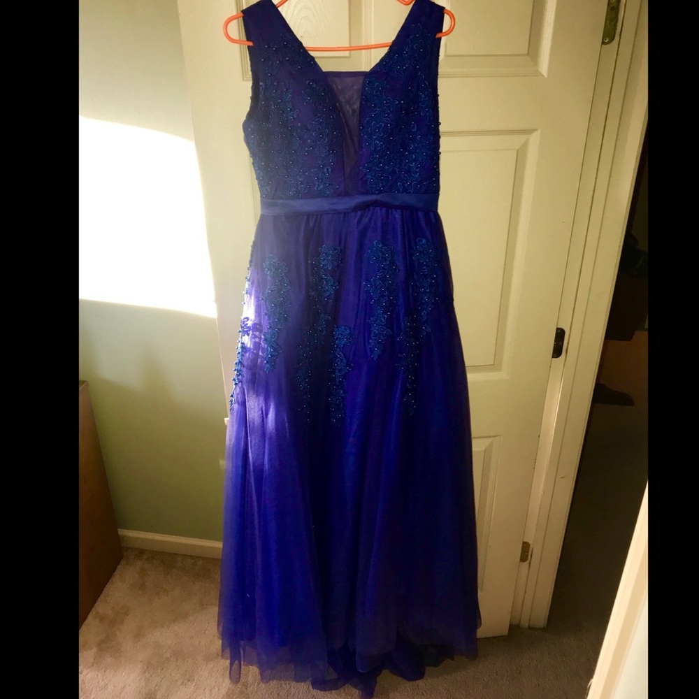 Beautiful blue prom dress!